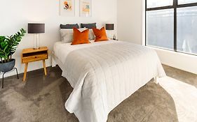 Modern 2 Bed, Hagley Park, Riverside Market